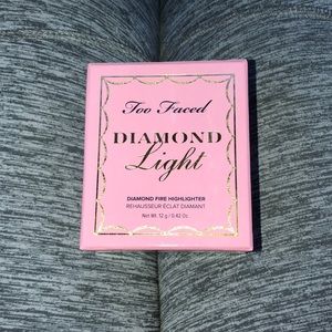 Too Faced Diamond Light Highlight